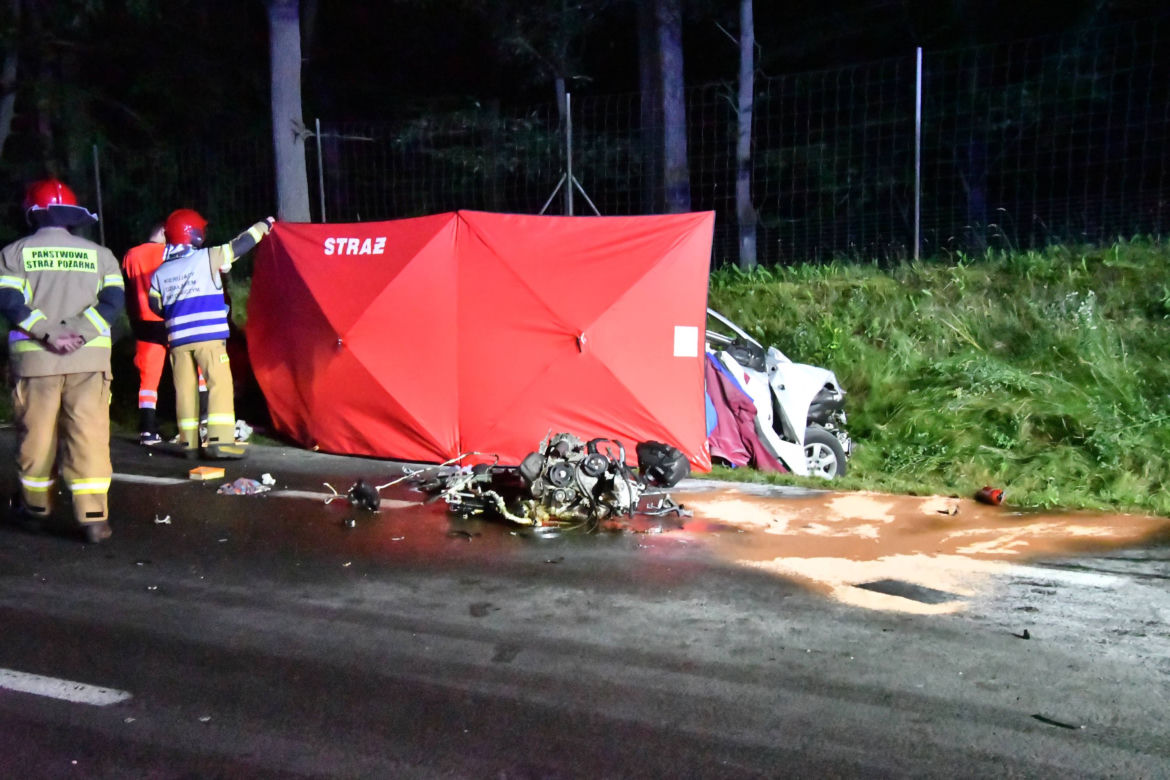 Koszmarny wypadek na DK3. Auto odbijało się od TIR-ów jak resorak. Kierowca zmasakrowany