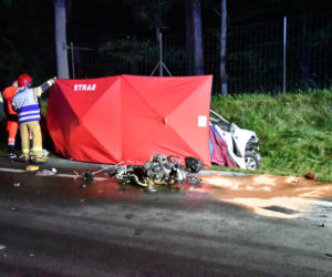 Koszmarny wypadek na DK3. Auto odbijało się od TIR-ów jak resorak. Kierowca zmasakrowany