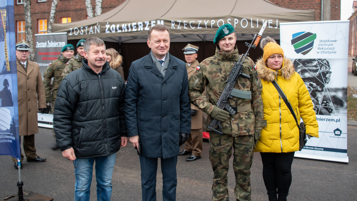 Olsztyn. Ponad 400 żołnierzy złożyło przysięgę. W uroczystości wziął udział szef MON [ZDJĘCIA]