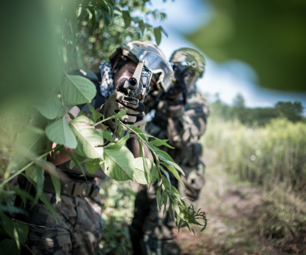 Wojna hybrydowa – co to jest? Co to znaczy? Na czym polega?