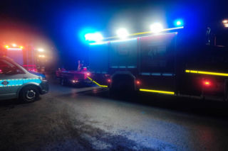 Koszmarny finał piątkowego wieczoru. Auto wpadło do stawu. W środku cztery osoby