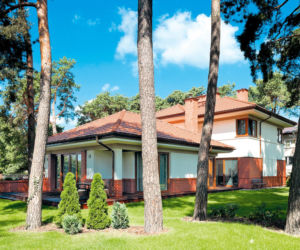Dom na skraju lasu inspirowany projektami Franka Lloyda Wrighta