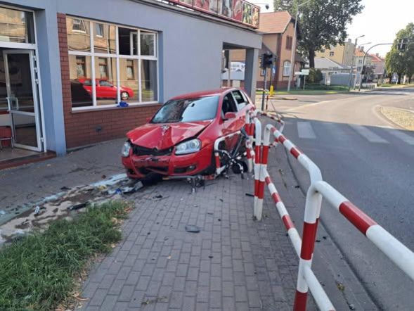 Pijany kierowca urządził sobie rajd po mieście. Potrącił mężczyznę, zatrzymał go świadek!