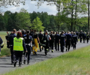 Ponad sto osób w akcji, policyjny śmigłowiec i dron. Poszukiwaną 27-latkę odnaleziono na... Śląsku