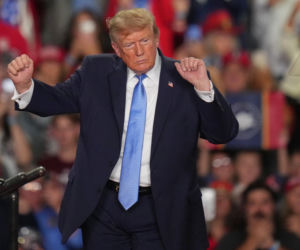 66 proc. Amerykanów źle ocenia Trumpa. Niewielkie odbicie od sondażowego dna