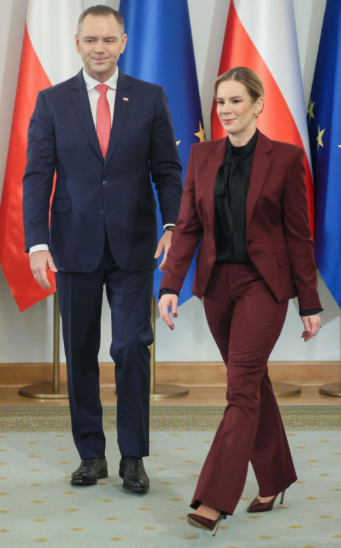 Marta Nawrocka w garniturach