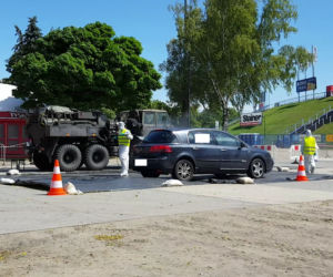 Drive-thru w Lesznie. Na darmowe badania zapisało się ponad 500 osób