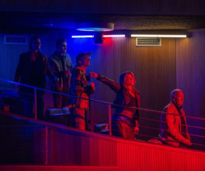 „Pierwsza miłość” odc. 4129 streszczenie. Uwięzionej w domu Izabeli Teresie udaje się sforsować okno. W tym momencie pod dom podjeżdża Izabela