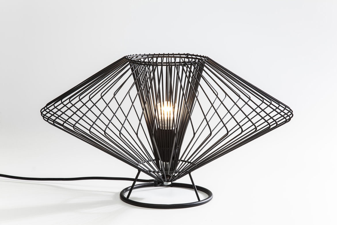 Lampa stołowa z efektem graficznym