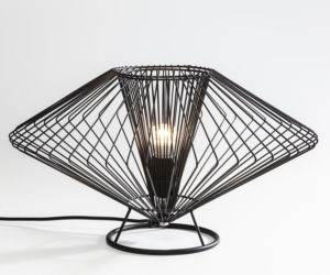 Lampa stołowa z efektem graficznym