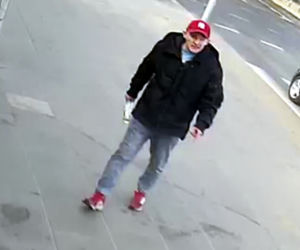 Brutalna napaść o świcie. Policja pilnie poszukuje tych mężczyzn