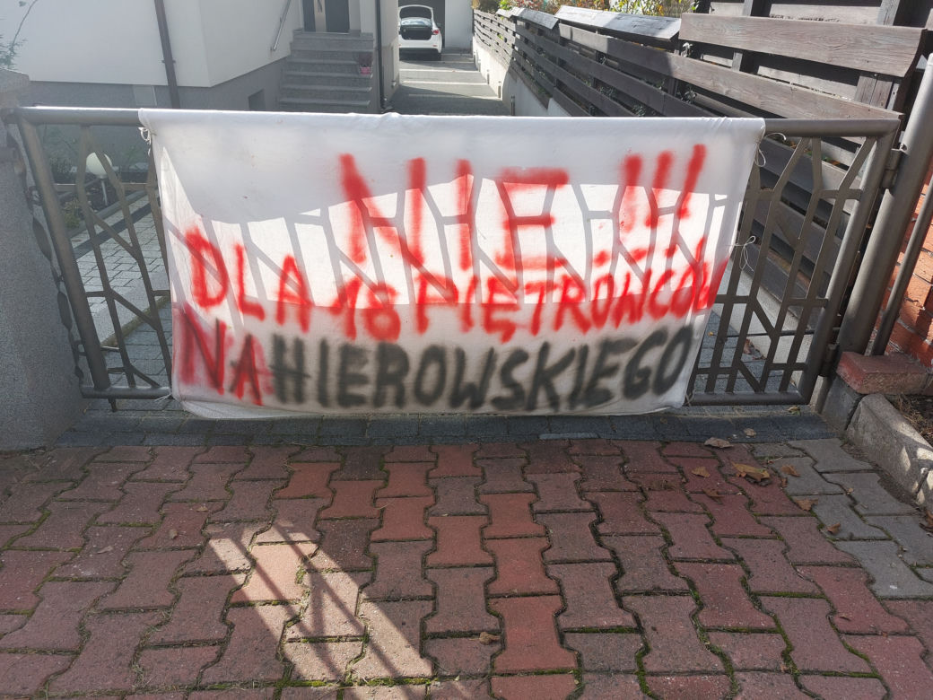 Protest przeciwko budowie wieżowca w Kostuchnie