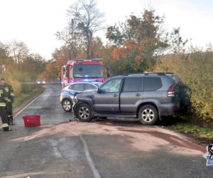 Toyota Land Cruiser zmasakrowała VW Golfa