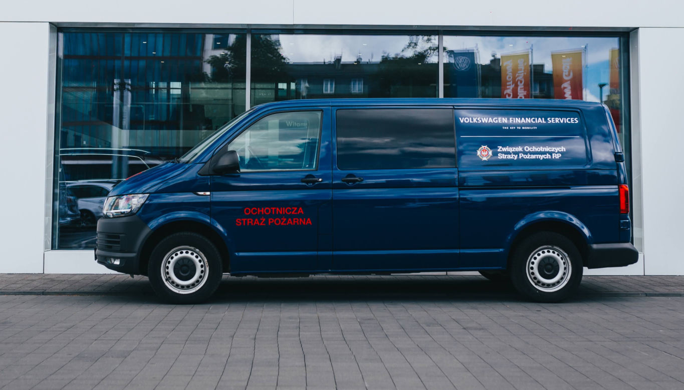 Volkswagen użyczył 30 Transporterów dla strażaków