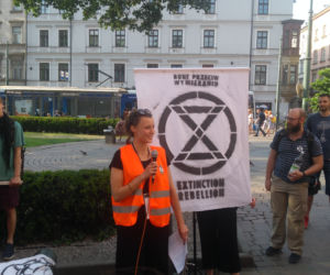 Wymieranie. Protest przed Urzędem Miasta