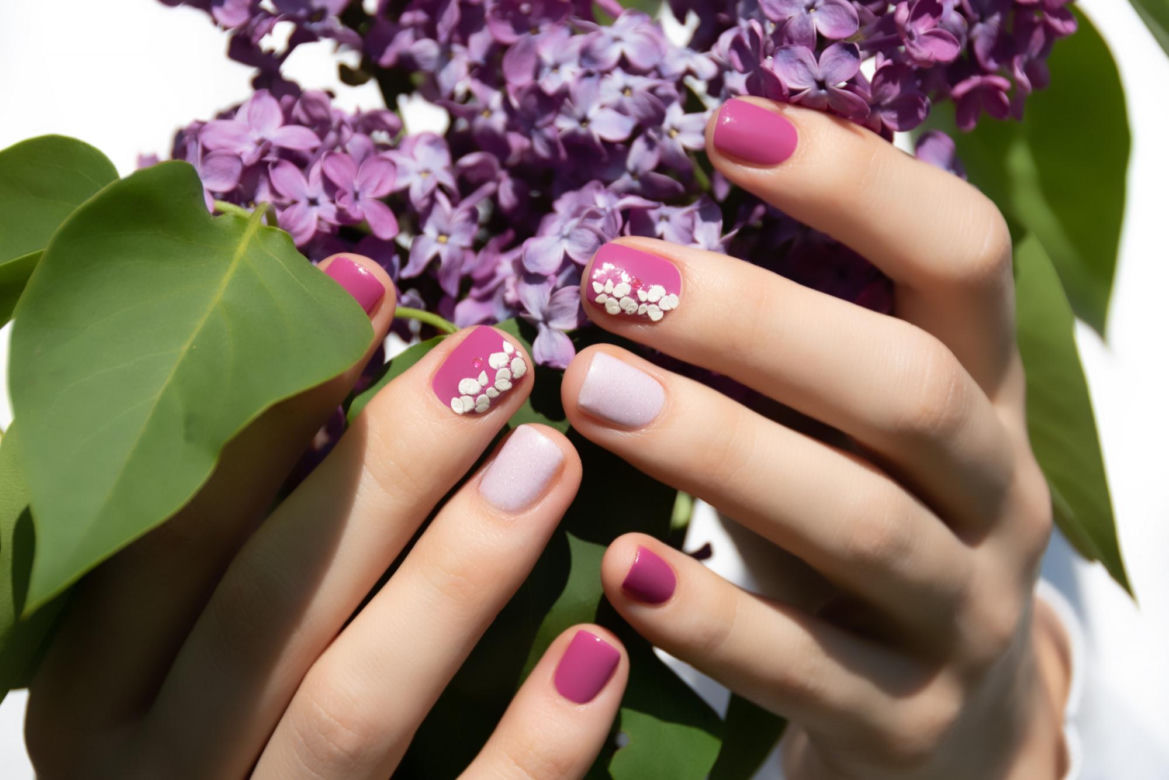 Fioletowy manicure