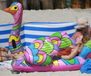 Anna Kalczyńska przyniosła ptaka na plażę