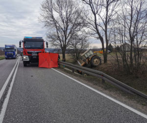 Trzeci dzień, trzecie lądowanie śmigłowca LPR. Tym razem zasłabł traktorzysta