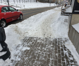 Na lubelskich chodnikach zalega śnieg