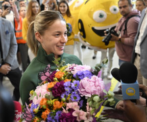 Maja Chwalińska wróciła do kraju po French Open. Na lotnisku czekał na nią tłum