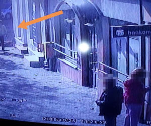 Skopali kosze, reklamy i bankomat w centrum Bełchatowa, bo byli WKURZENI NA RZECZYWISTOŚĆ!