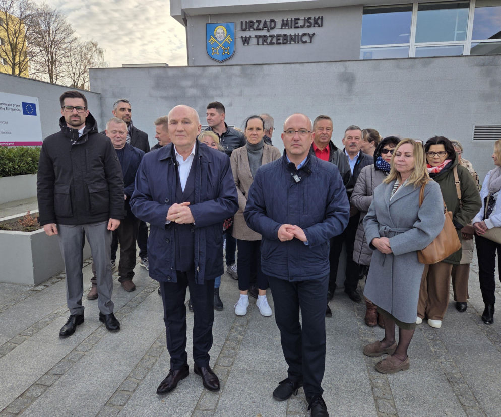 Podczas konferencji prasowej przed Urzędem Miejskim burmistrz Marek Długozima odniósł się do postawionych mu zarzutów