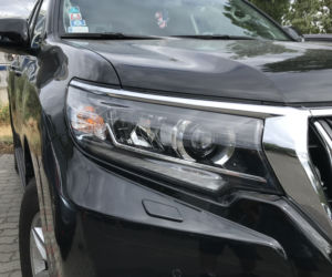 Mikołaj Roznerski jeździ Toyotą Land Cruiser