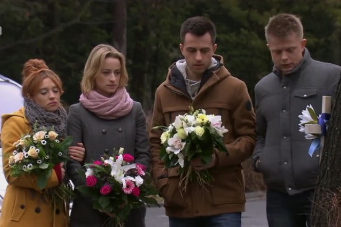 Pierwsza miłość odc. 2286. Rocznica śmierci Dagi. Błażej (Paweł Krucz), Daria (Angelika Kujawiak), Sabina (Urszula Dębska), Mikser (Błażej Michalski)
