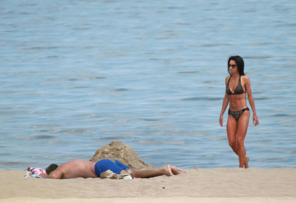 Marta Kaczyńska z mężem na plaży