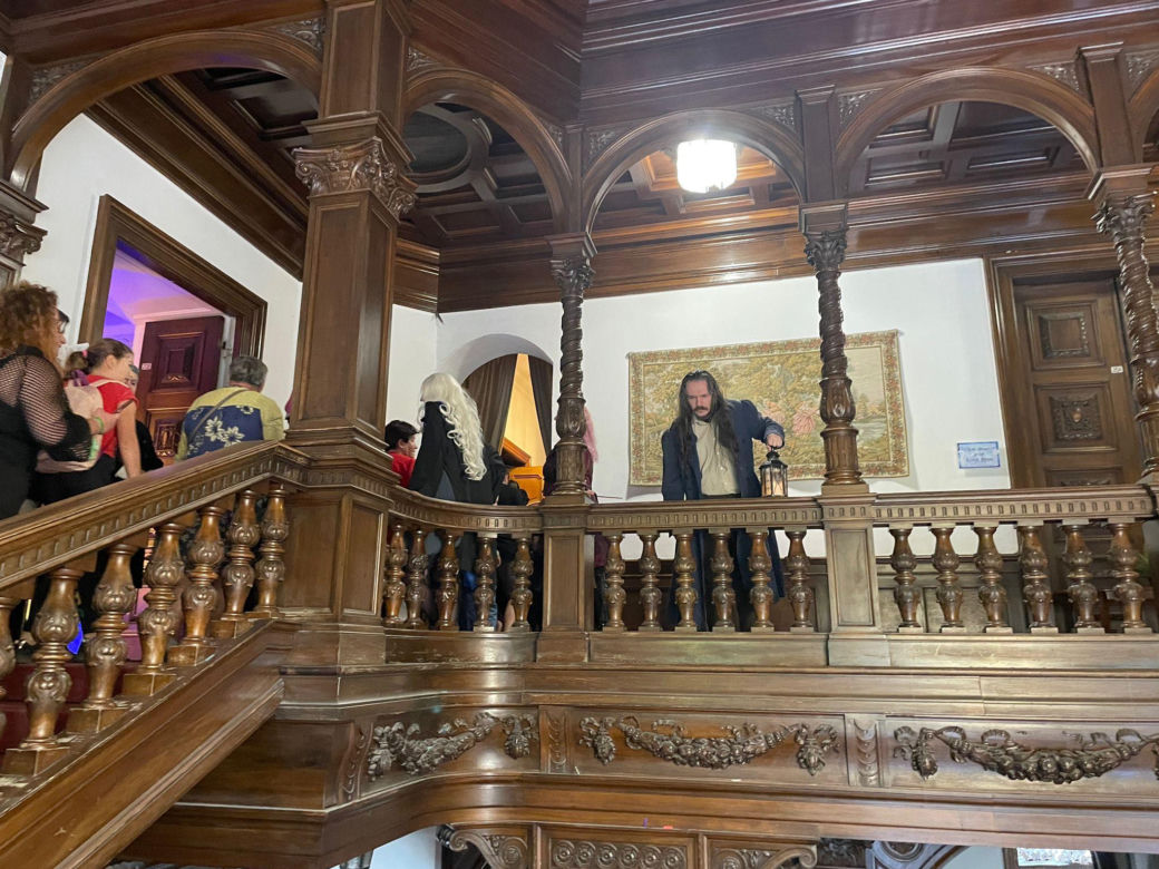 Harry Potter. Szkoła magii zawitała do polskiego zamku! Na zwiedzających czekały postacie z książek i liczne artrakcje [ZDJĘCIA]