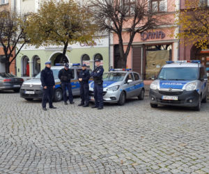 Znicze, minuta ciszy. #AniJednejWięcej w Lesznie