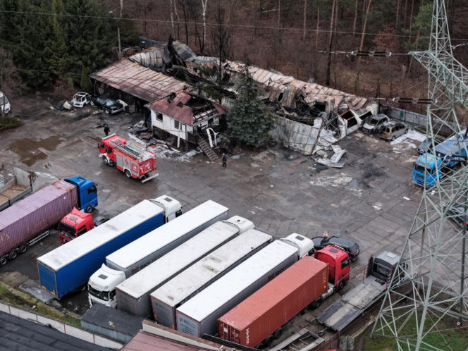 Potężny pożar hali w Warszawie. Wszystko spłonęło, zostały tylko zgliszcza