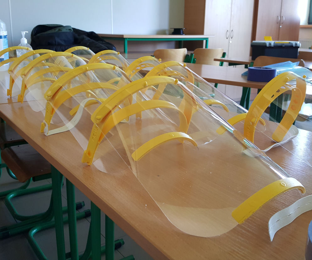 Plastikowe przyłbice powstają w Instytucie technicznym PWSZ