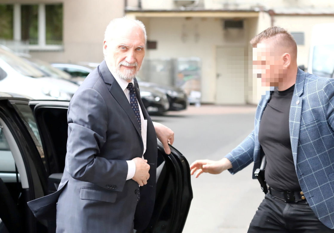 Antoni Macierewicz z ochroną