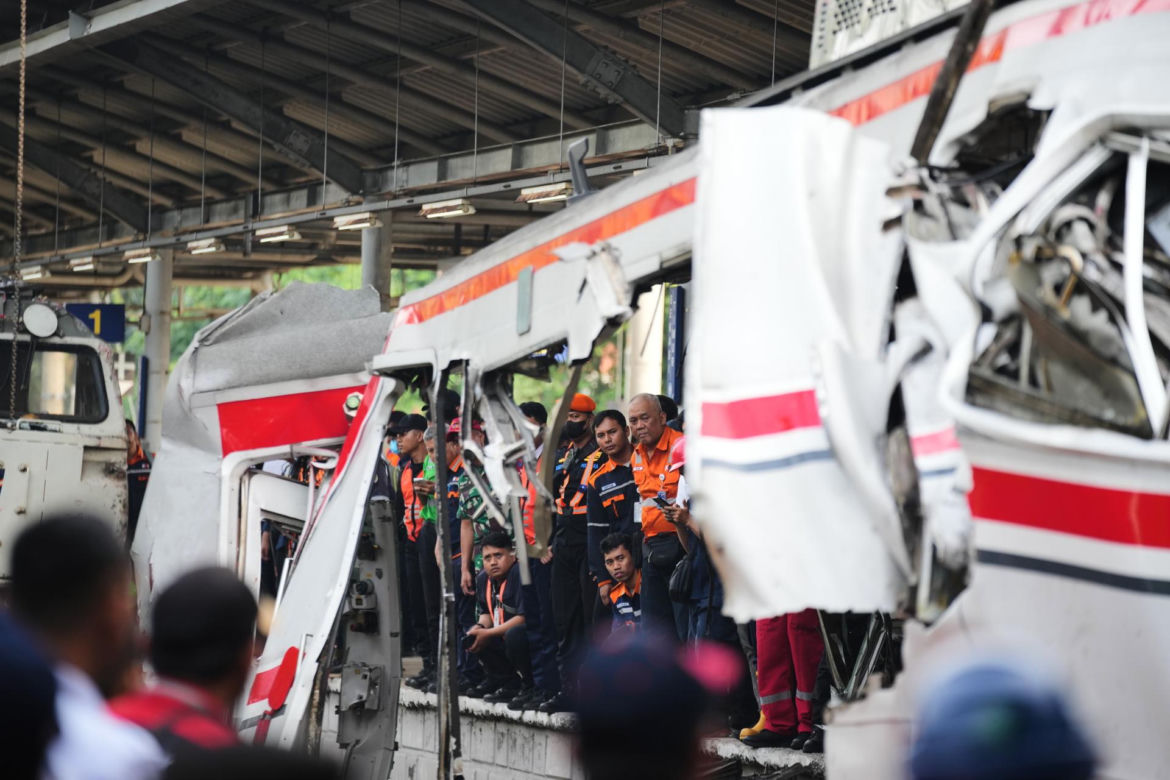 Indonezja/ Do 14 wzrosła liczba ofiar śmiertelnych kolizji pociągów, 84 osoby ranne
