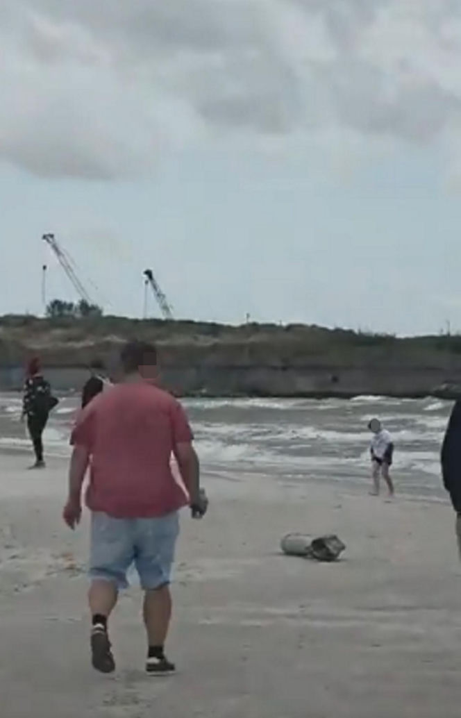 Jak zgubić dziecko na plaży? Właśnie tak! Dyrektor SAR pokazał szokujące nagranie: „Opamiętajcie się!”