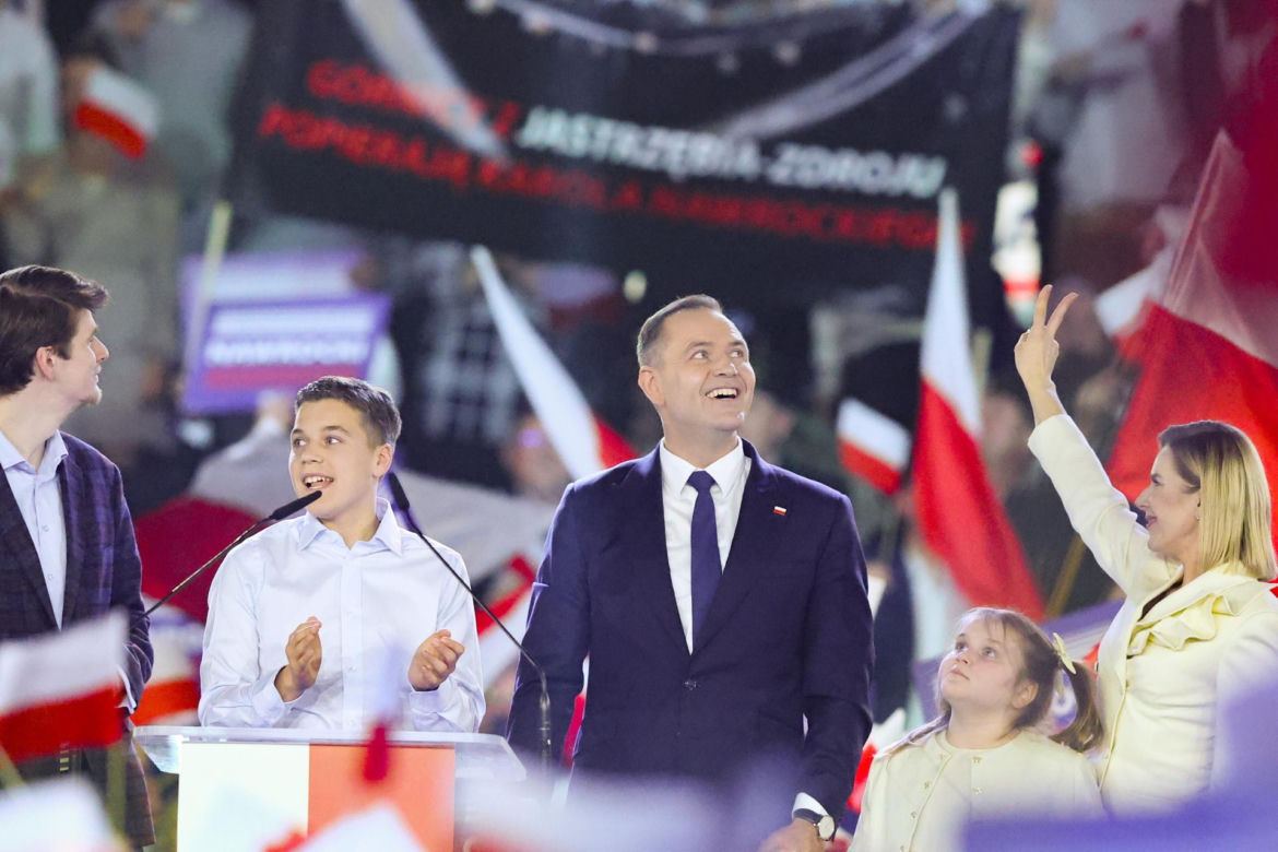 Porównujemy stroje Marty Nawrockiej i Małgorzaty Trzaskowskiej