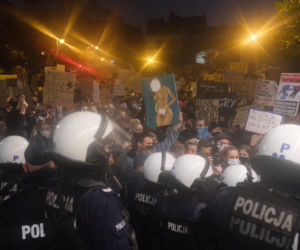 Strajk kobiet w Katowicach. Policja użyła gazu. Są zatrzymania [ZDJĘCIA]