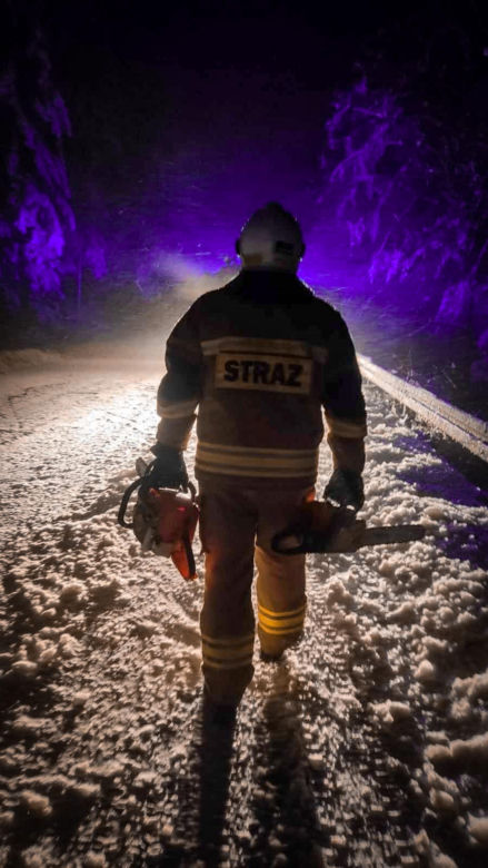 Prawie 200 interwencji strażaków w związku z opadami śniegu.