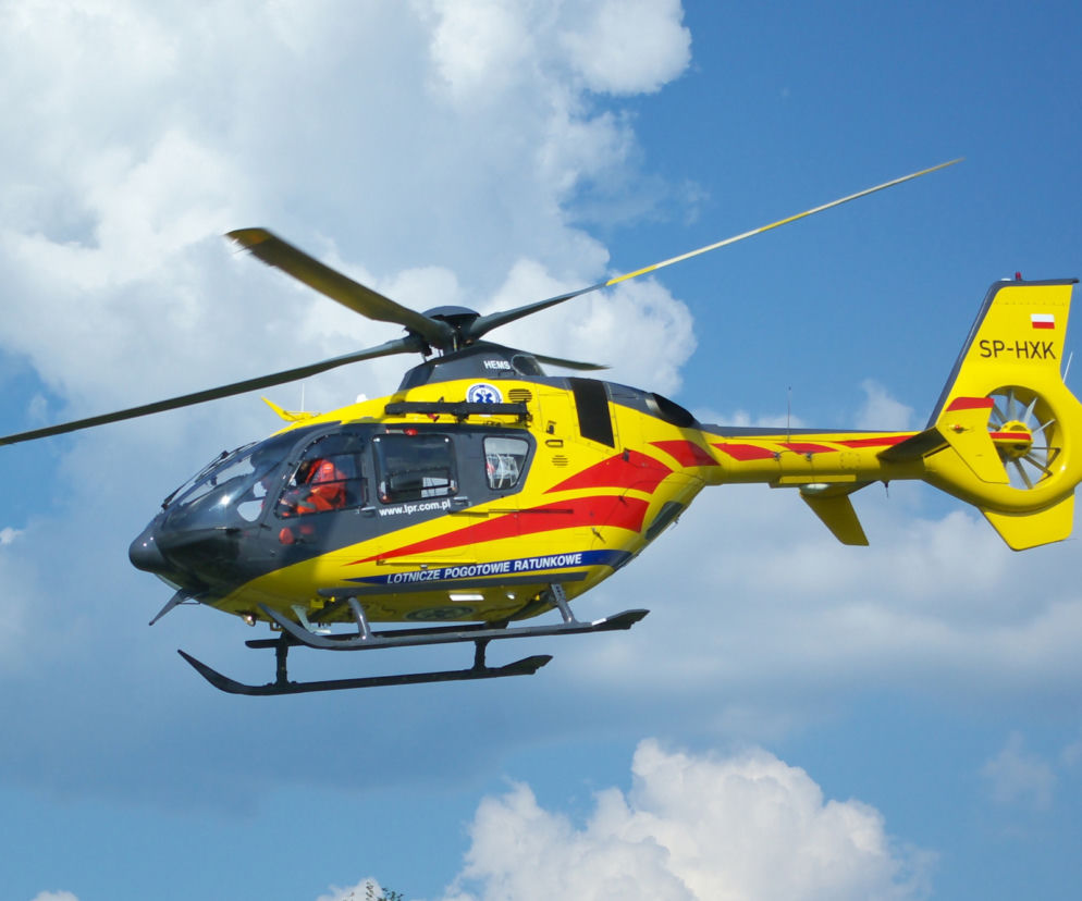 Jednego z poszkodowanych do szpitala przetransportował helikopter ratunkowy