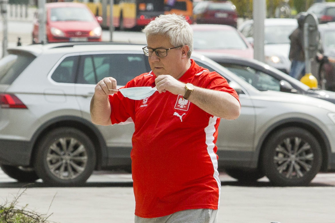 Czarnecki ćwiczy w parku