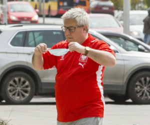 Czarnecki ćwiczy w parku