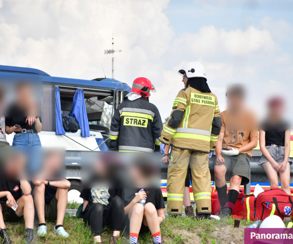 Wypadek autokaru z dziećmi na A1