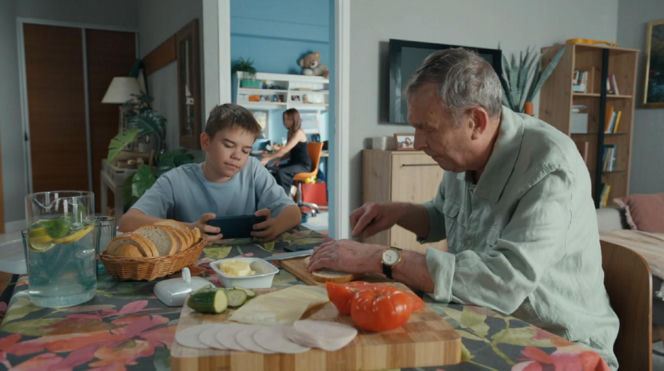 Barwy szczęścia, odcinek 3281. Ksawery (Bartosz Gruchot), Kasia (Katarzyna Glinka), Czesław (Marian Jaskulski)