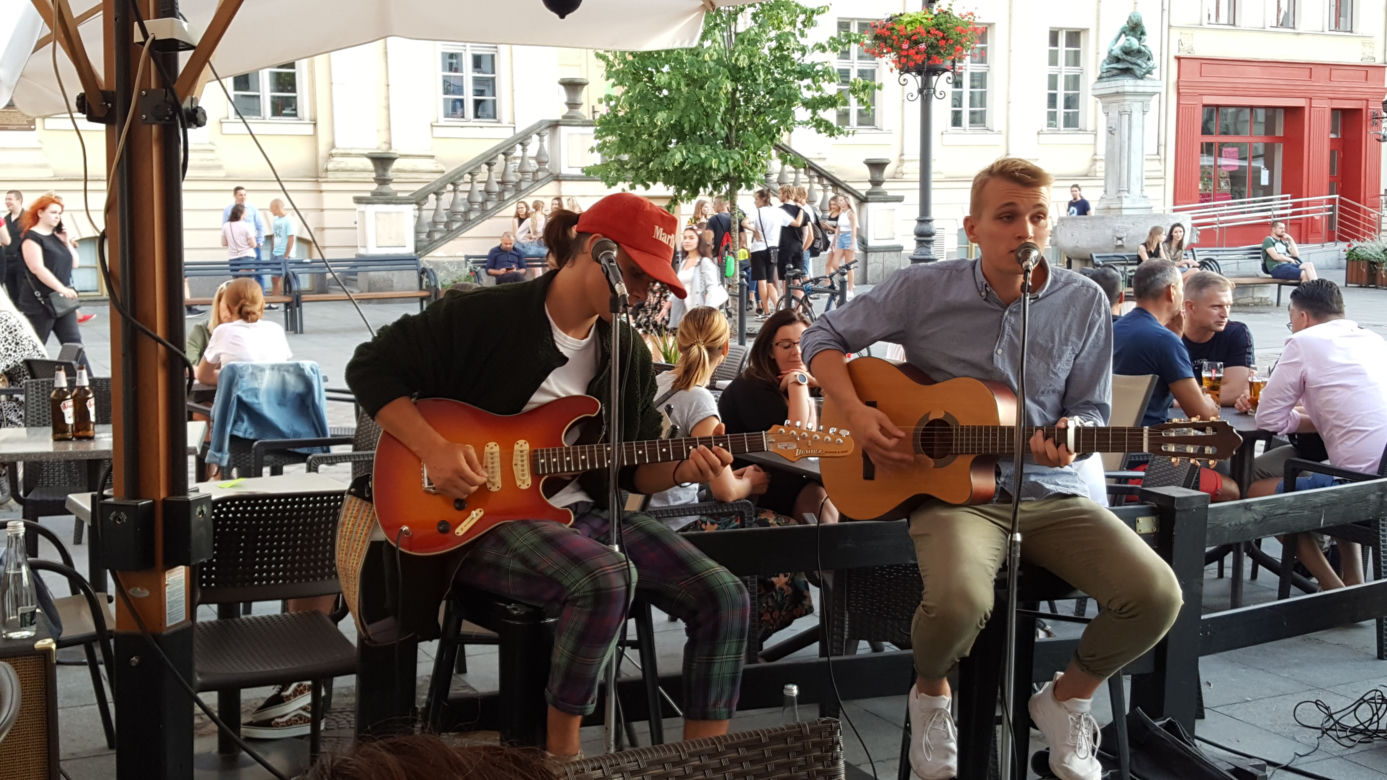 Ekipa Eska Summer City w bydgoskim pubie TRAVA