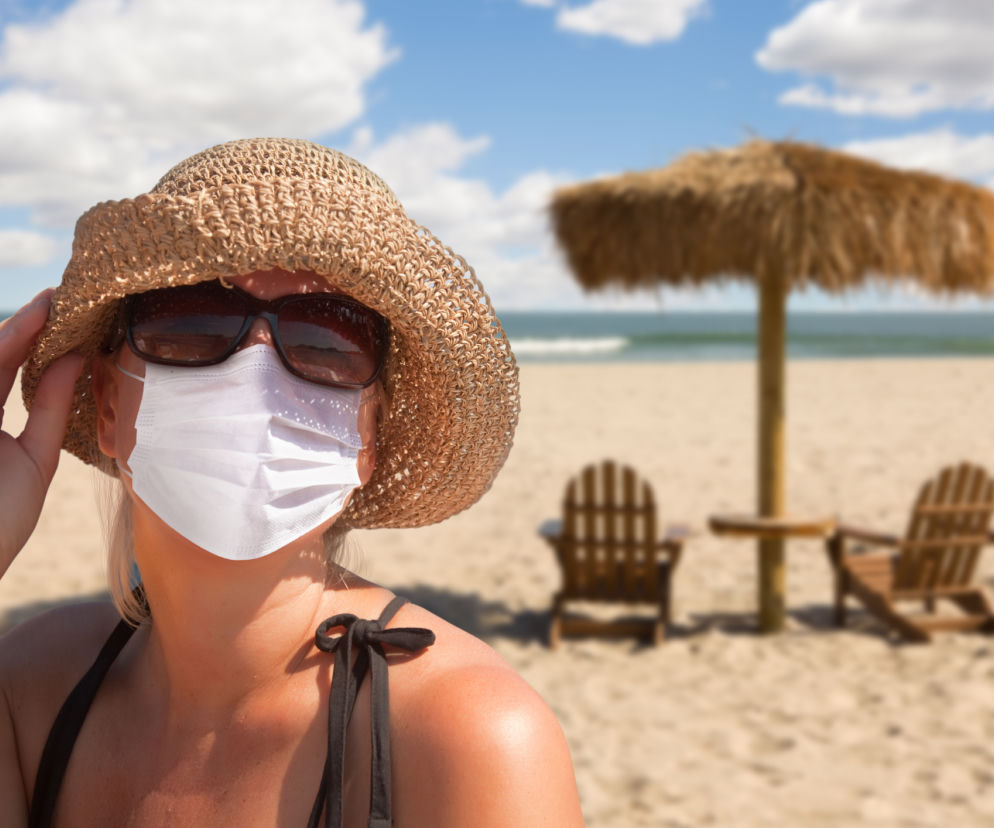 Czy na plaży można zarazić się koronawirusem? Zobacz, co mówią specjaliści