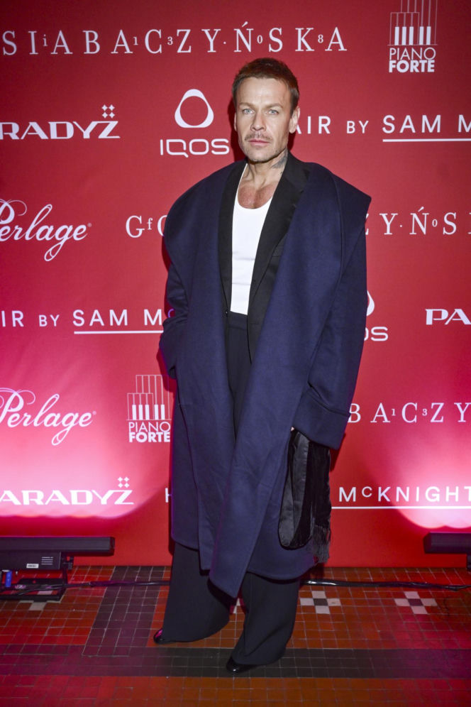 Książkiewicz pokazała majtki, Olejnik jak diwa i Grochowska w zbroi. Tłum gwiazd na pokazie Baczyńskiej