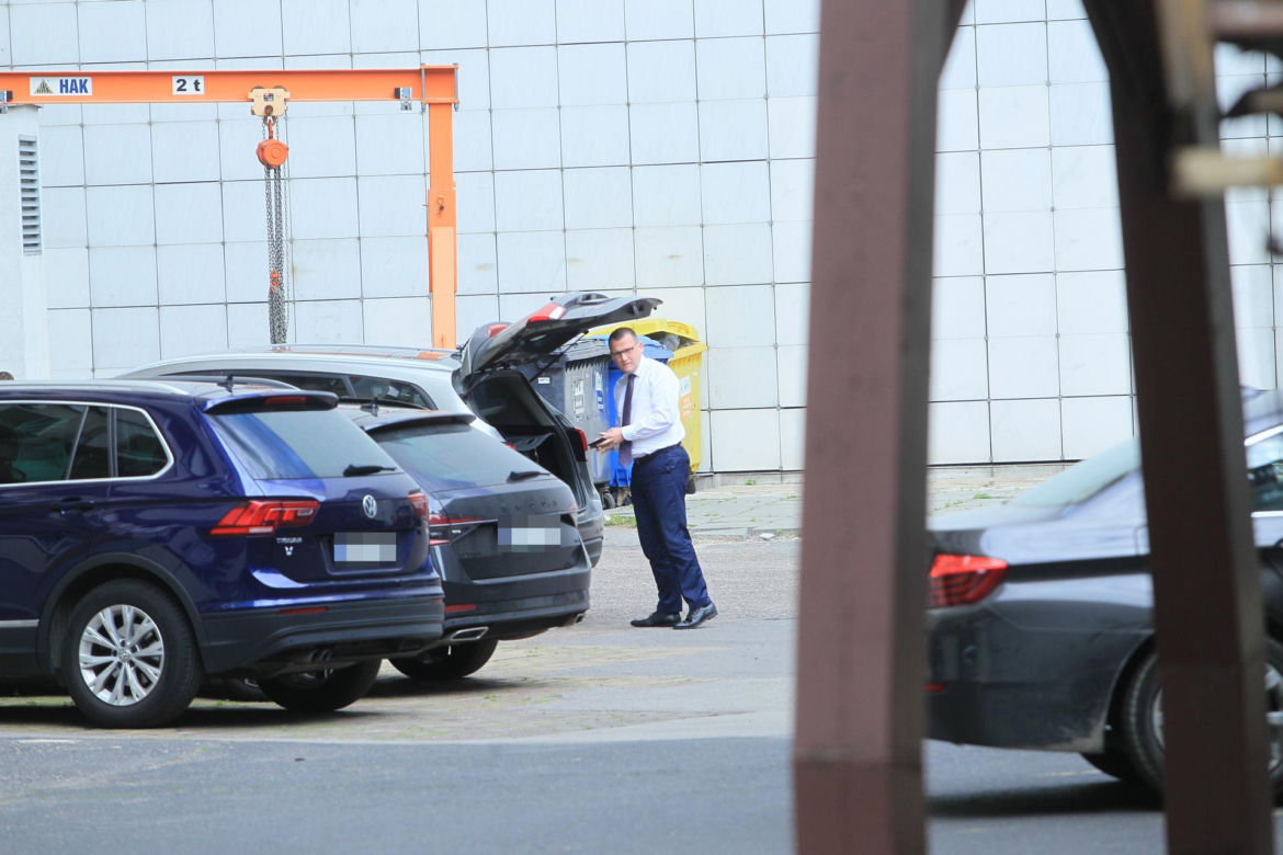 Zjechali na spotkanie do siedziby PiS na Nowogrodzką  -- 