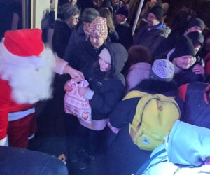 Wigilia w Coffee House Waryńskiego 19. Święty Mikołaj przyszedł do potrzebujących wsparcia