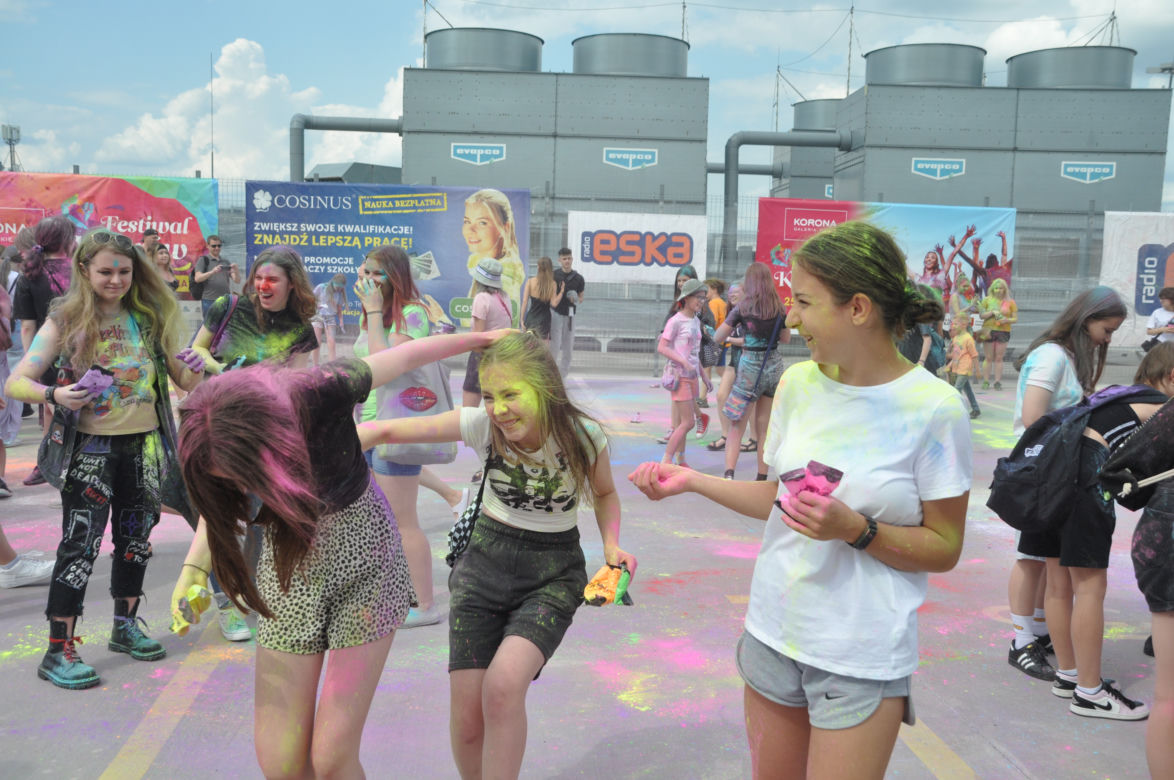 Festiwal kolorów w Kielcach. Szalona zabawa na dachu Galerii Korona